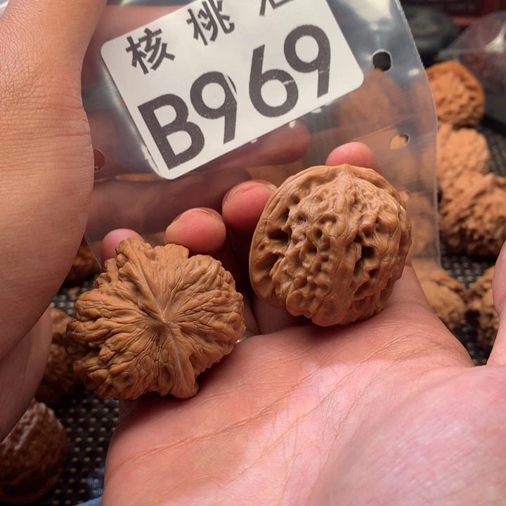 文玩核桃吊坠天眼