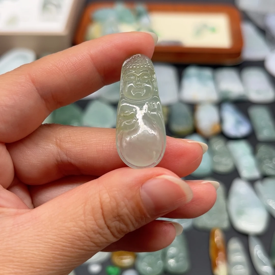 翡翠未镶嵌颈饰宝宝佛