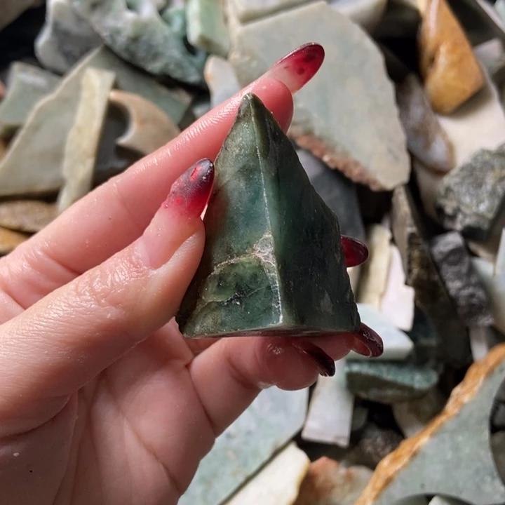 翡翠颈饰未镶嵌天然翡翠