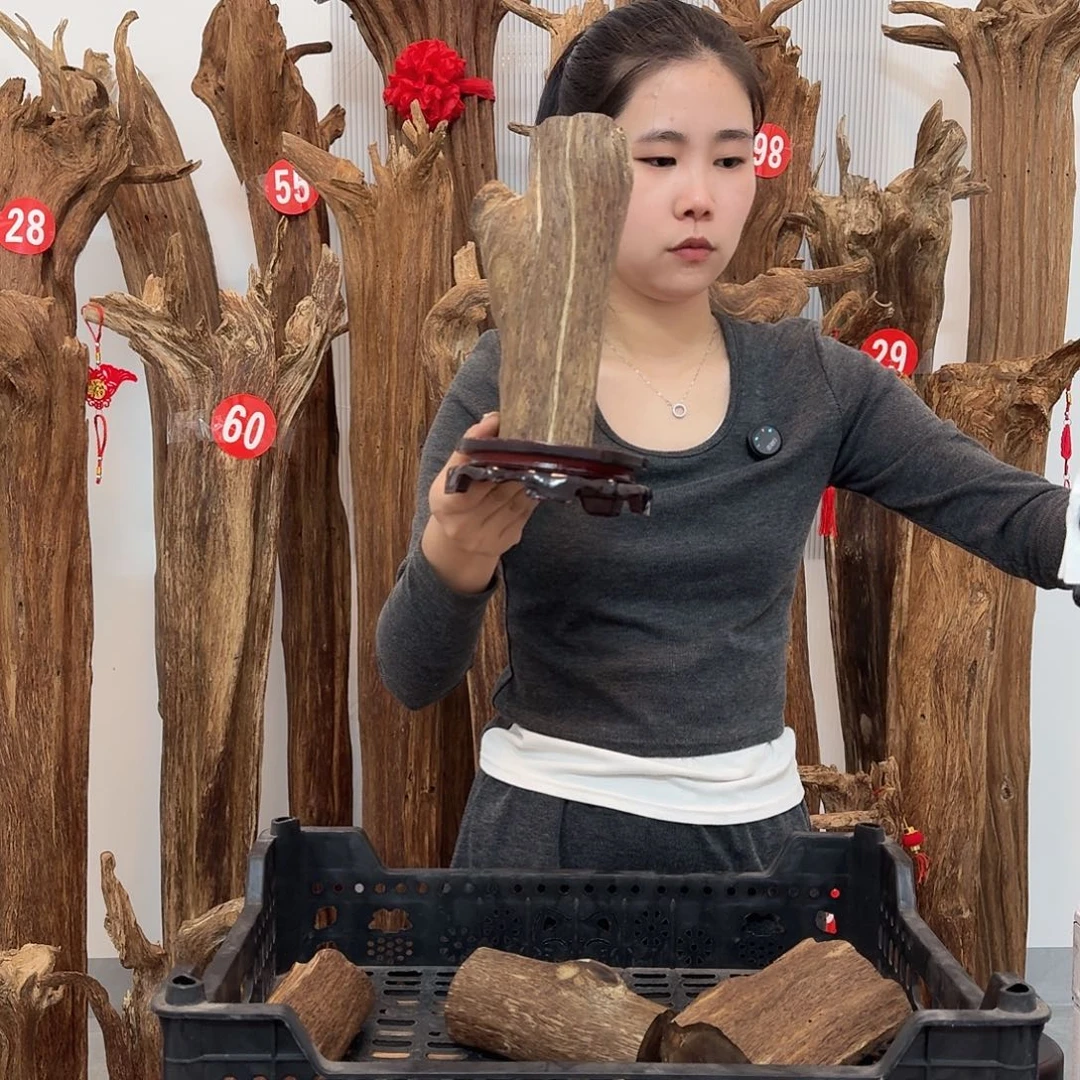 沉香碎屑沉香原材料