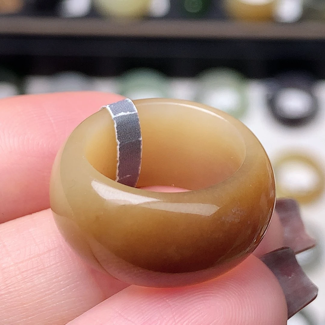 未镶嵌戒指和田玉