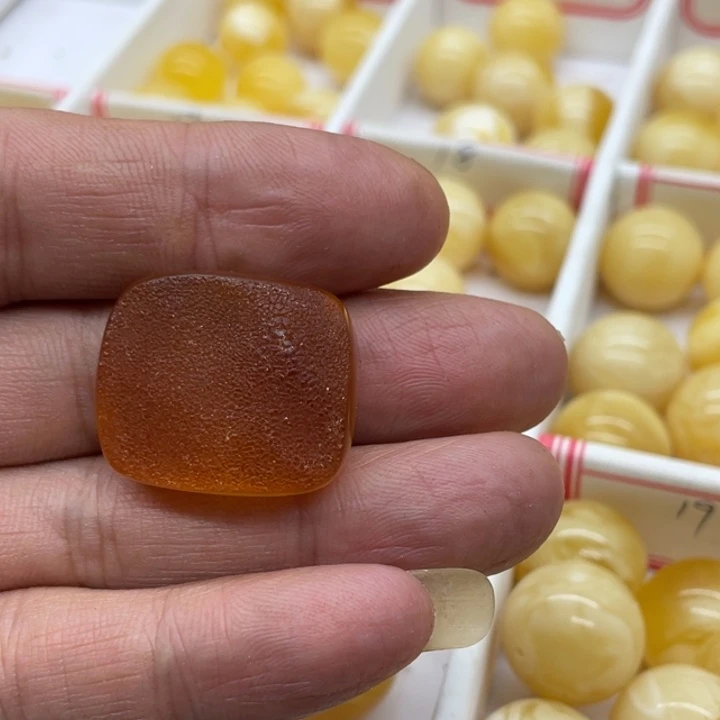 未镶嵌琥珀裸石挂件