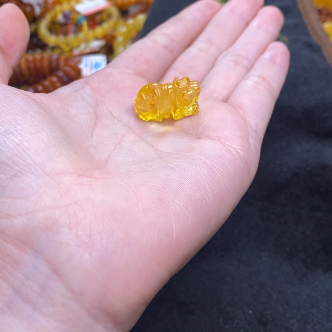 琥珀未镶嵌珠宝奇石