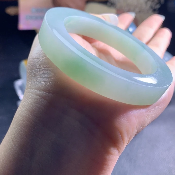 定制翡翠未镶嵌手镯
