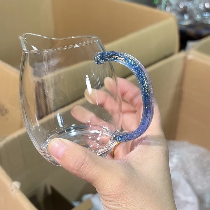 倾****橙然浅篮金。