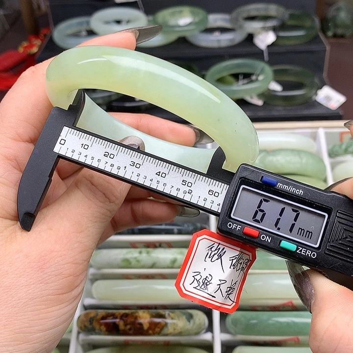 蛇纹石玉手镯未镶嵌551