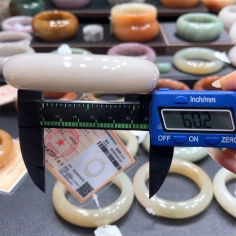 未镶嵌手镯石英质玉