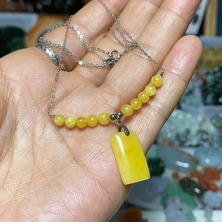 翡翠未镶嵌吊坠(赠链)