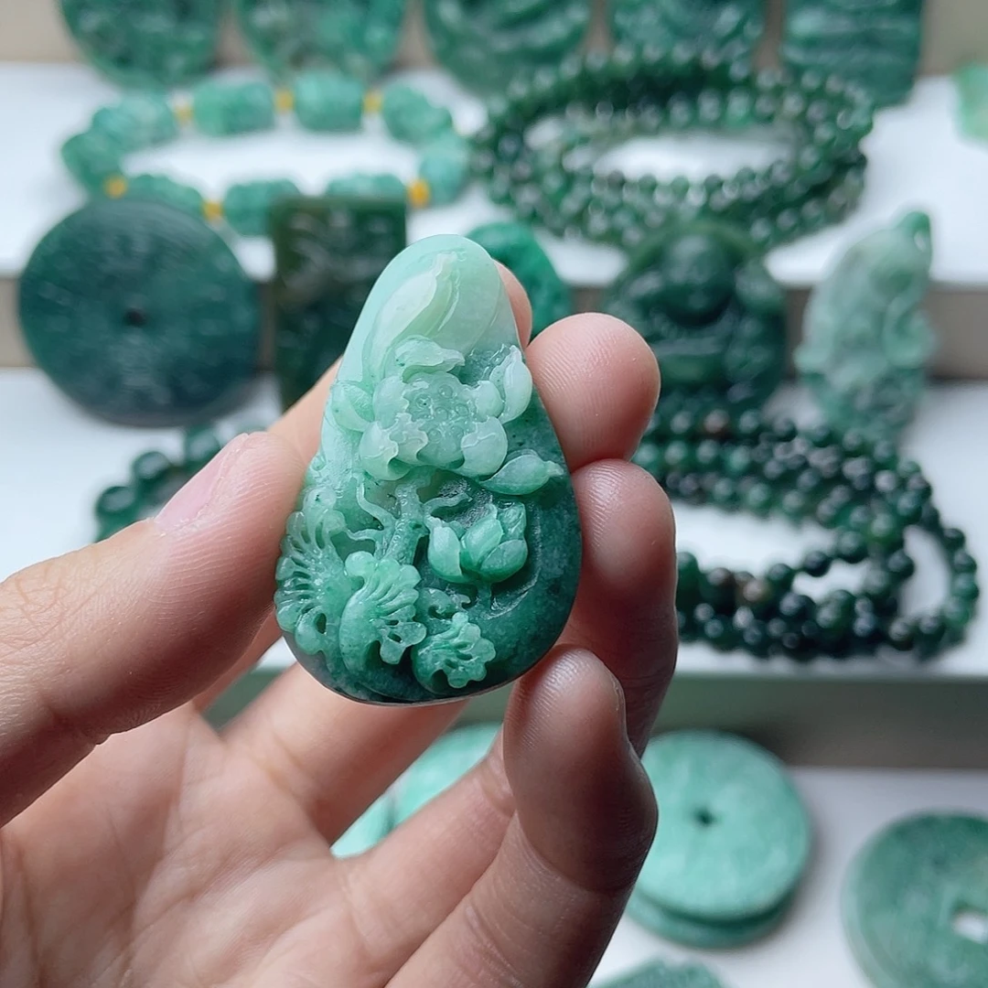 芸***芸独山玉未镶嵌挂件