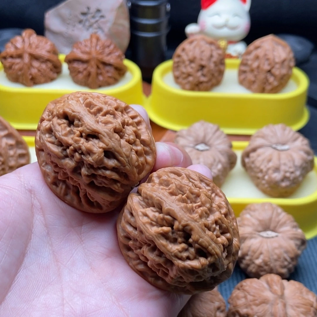 文玩核桃吊坠红锦鲤