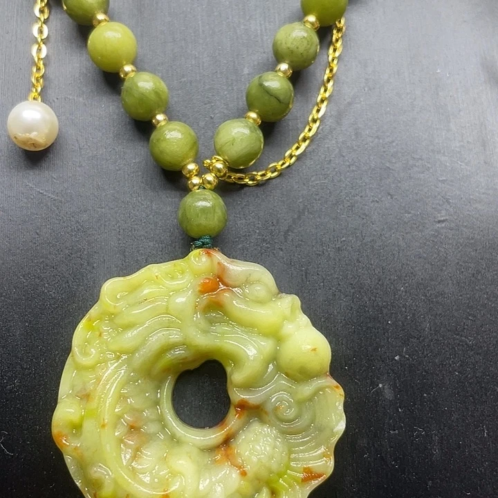 未镶嵌蛇纹石玉颈饰