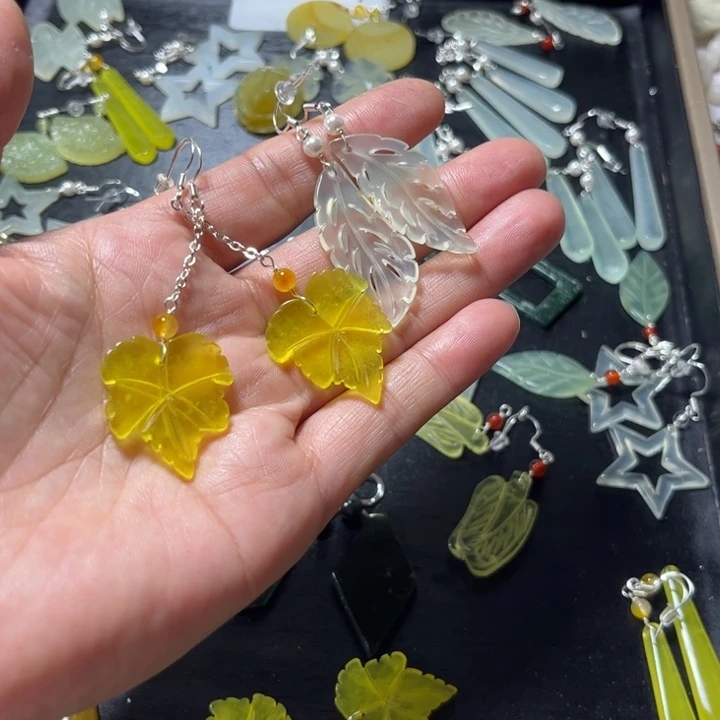 蛇纹石玉合金耳饰