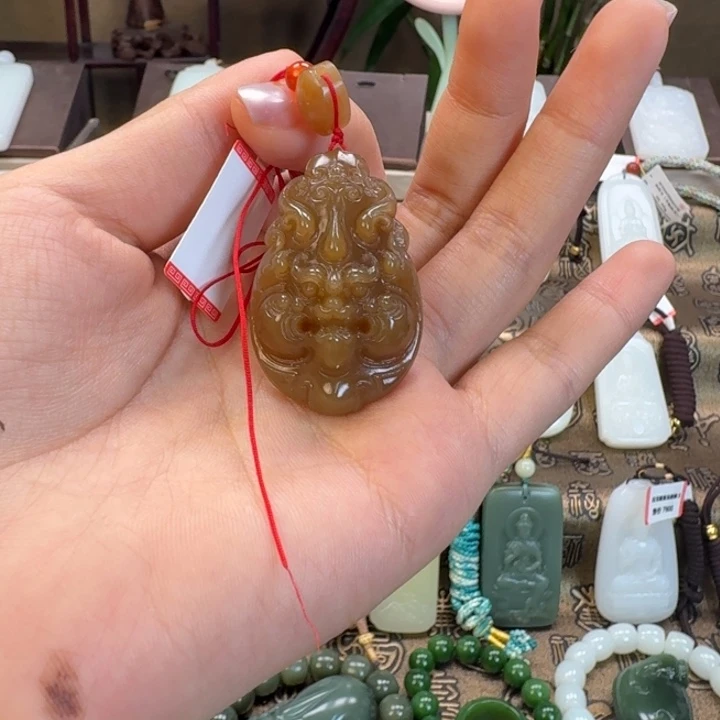 和田玉（糖玉）未镶嵌颈饰