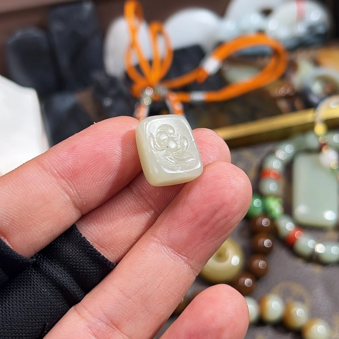 和田玉颈饰未镶嵌新年福利：且末荷花