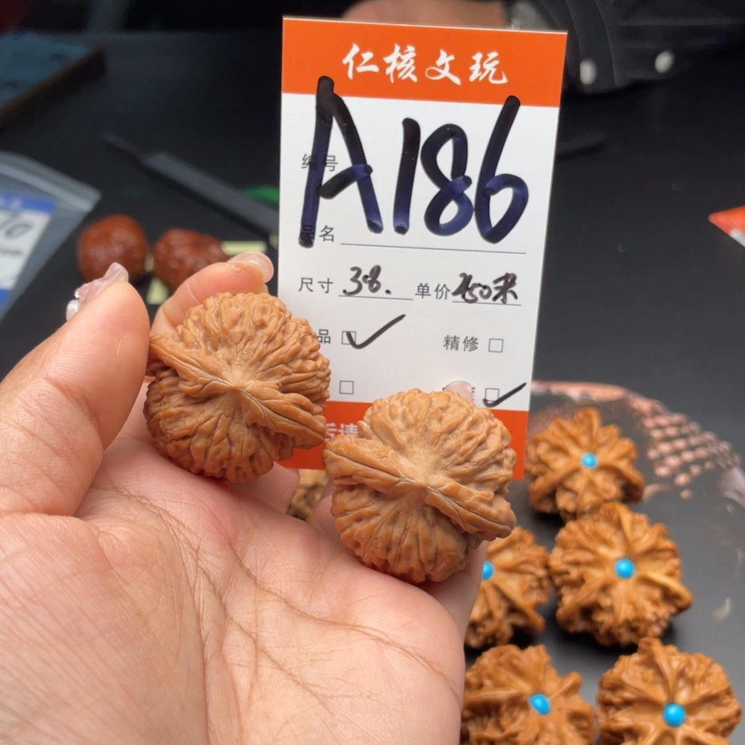 樱****文玩核桃把件38尺寸莲花