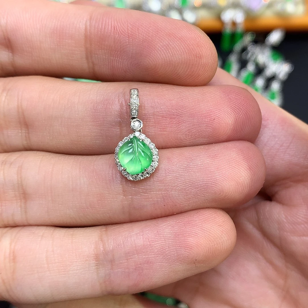 翡翠18K金镶嵌吊坠(不含链)木纳炸光叶子