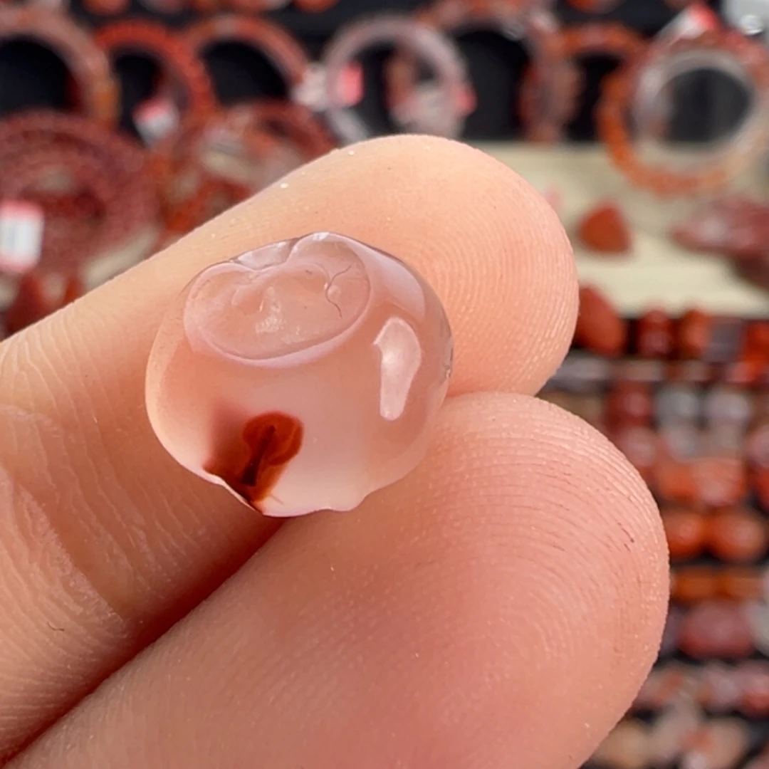 南红玛瑙未镶嵌颈饰如意锁