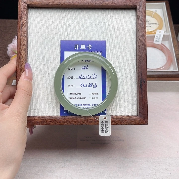 座****未镶嵌手镯石英质玉