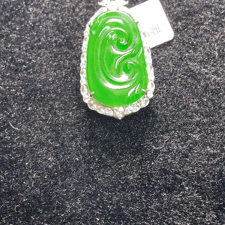 翡翠颈饰未镶嵌56，