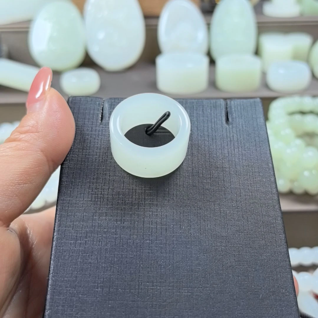 和田玉未镶嵌戒圈