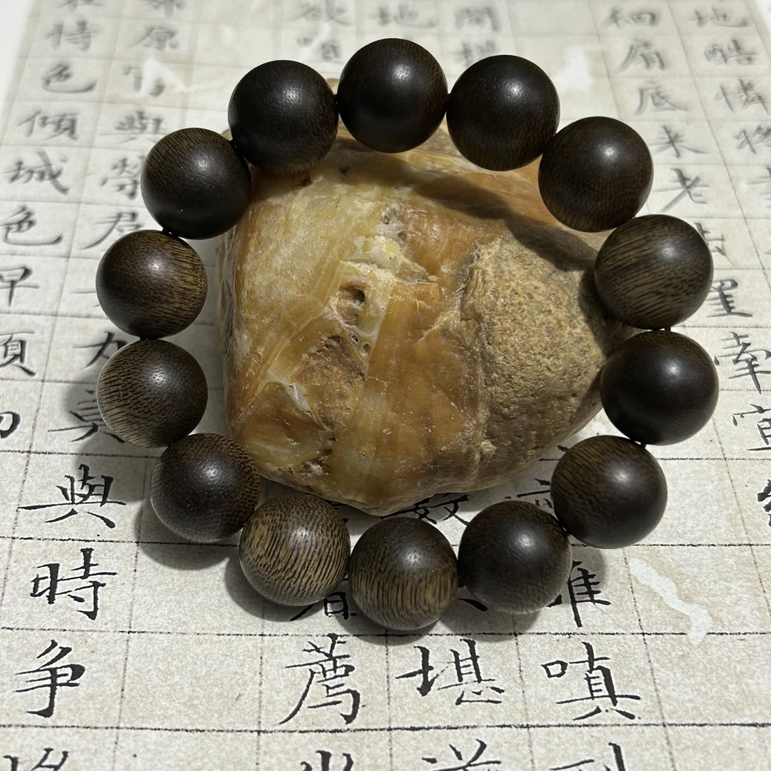 z-1057【海南莺歌绿奇楠老料】16mm，33.07g