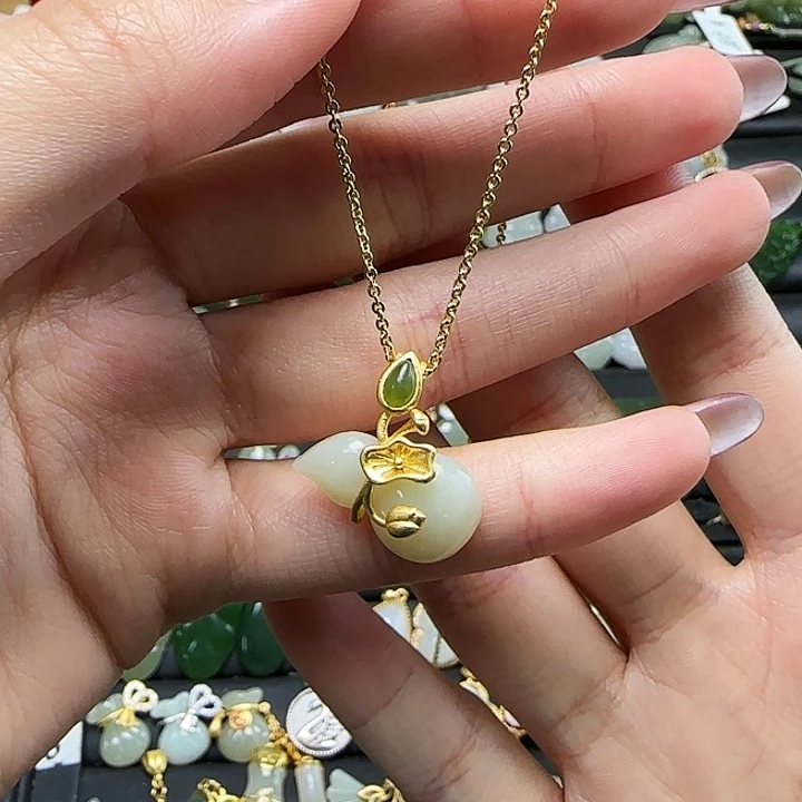 和田玉银S925镶嵌吊坠(赠链)