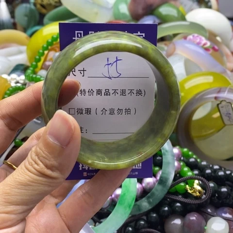 蛇纹石玉未镶嵌手镯