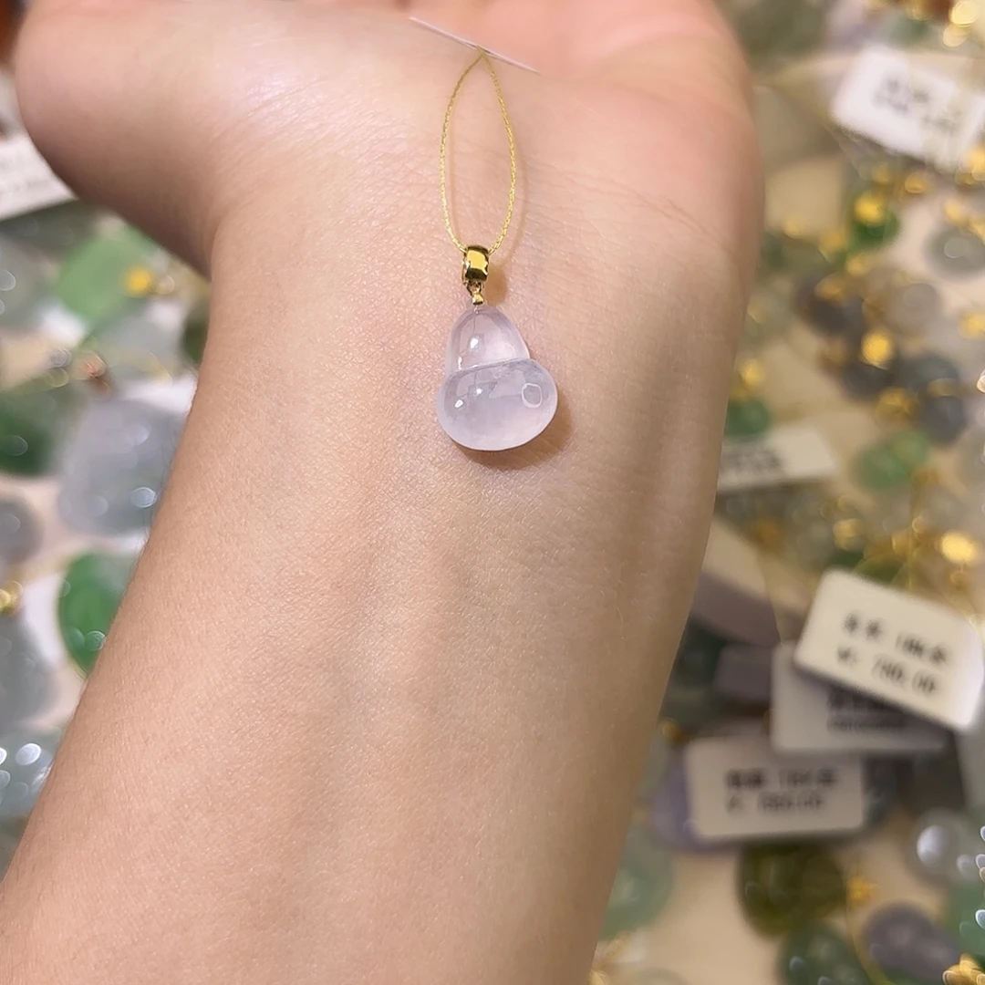 肥***球翡翠18K金镶嵌颈饰葫芦