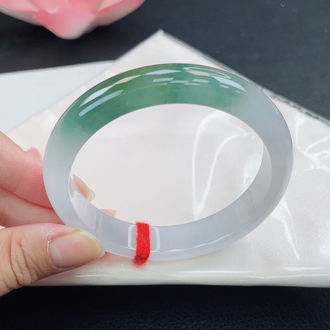 翡翠未镶嵌手镯月牙泉