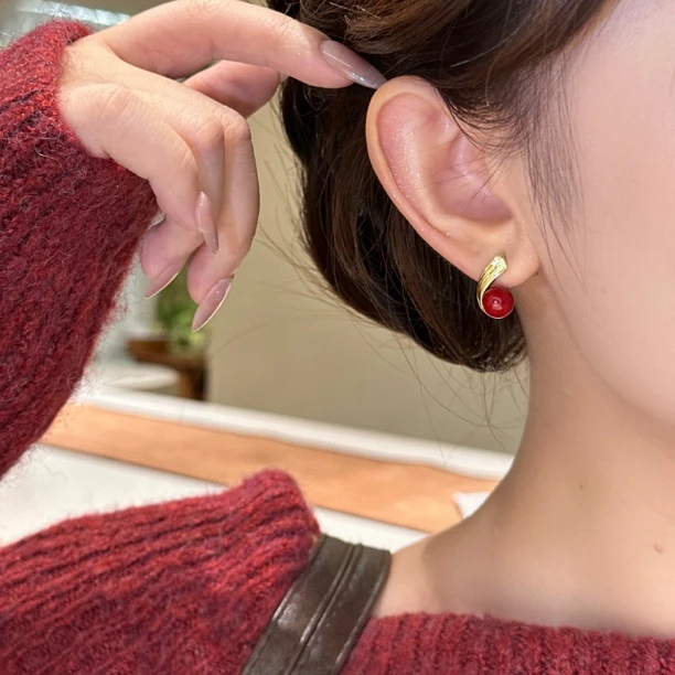 红色珠珠耳钉秋冬高级感轻奢独特气质百搭耳饰A-233