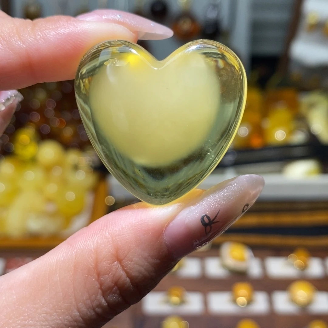 未镶嵌琥珀裸石成品