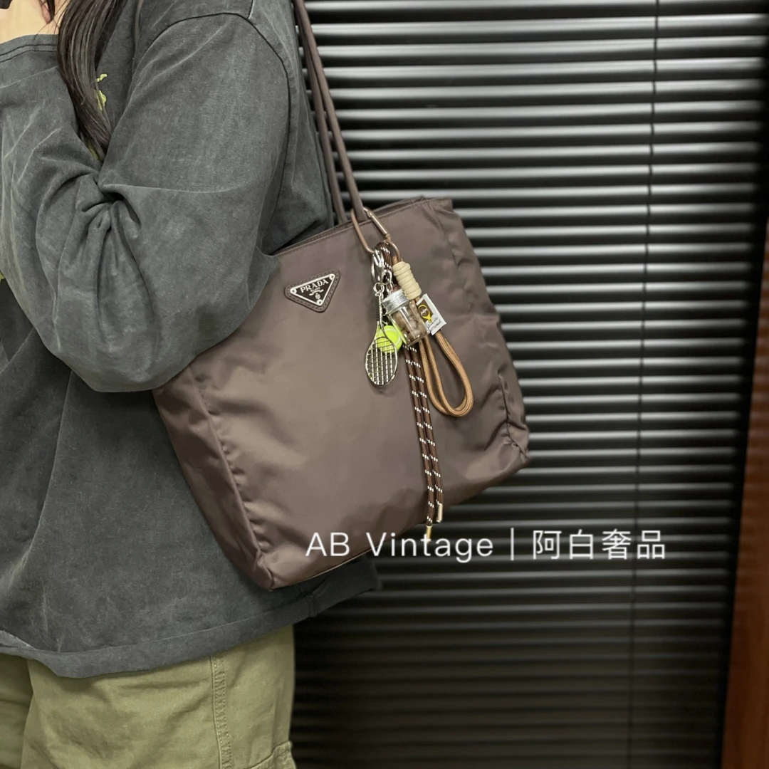 95新 Prada/普拉达 阿白奢品/咖色降落伞托特包