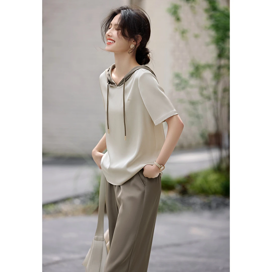 现货简约通勤拼色缎面两件套装2025夏季连帽衬衫裤子两件套装短休