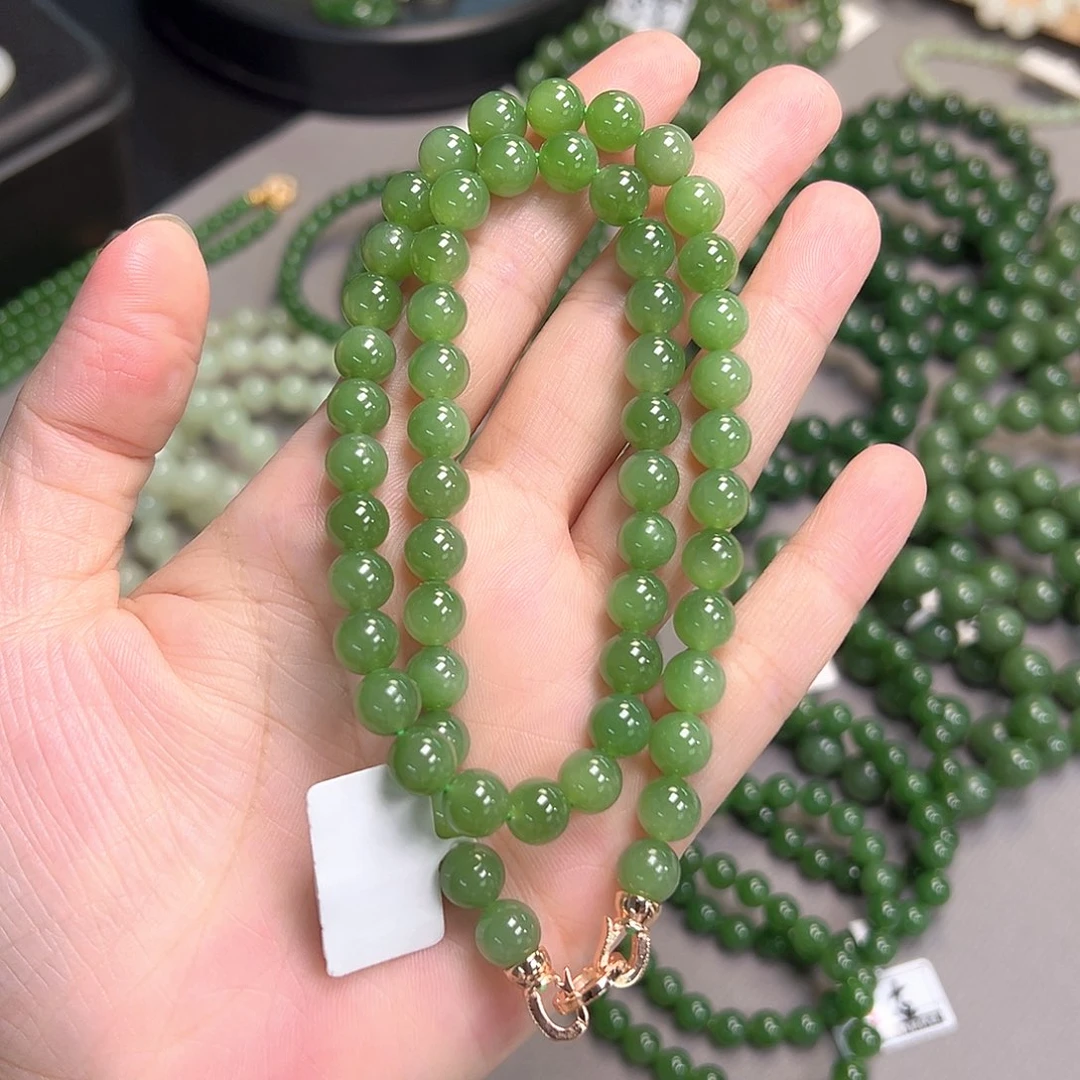颈饰未镶嵌和田玉（碧玉）