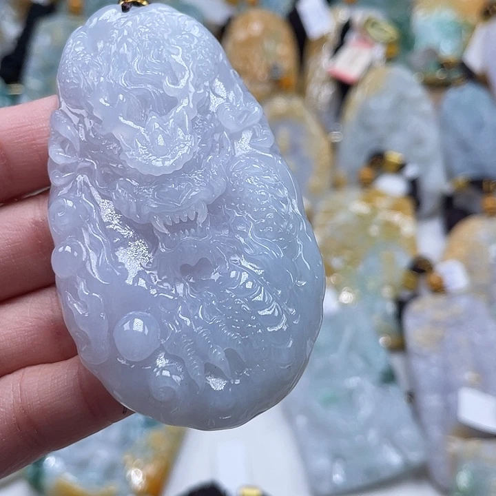 庆***庆翡翠未镶嵌颈饰天然