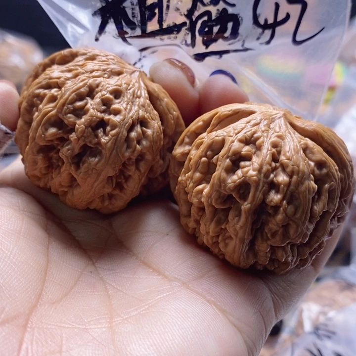 文玩核桃吊坠粗筋