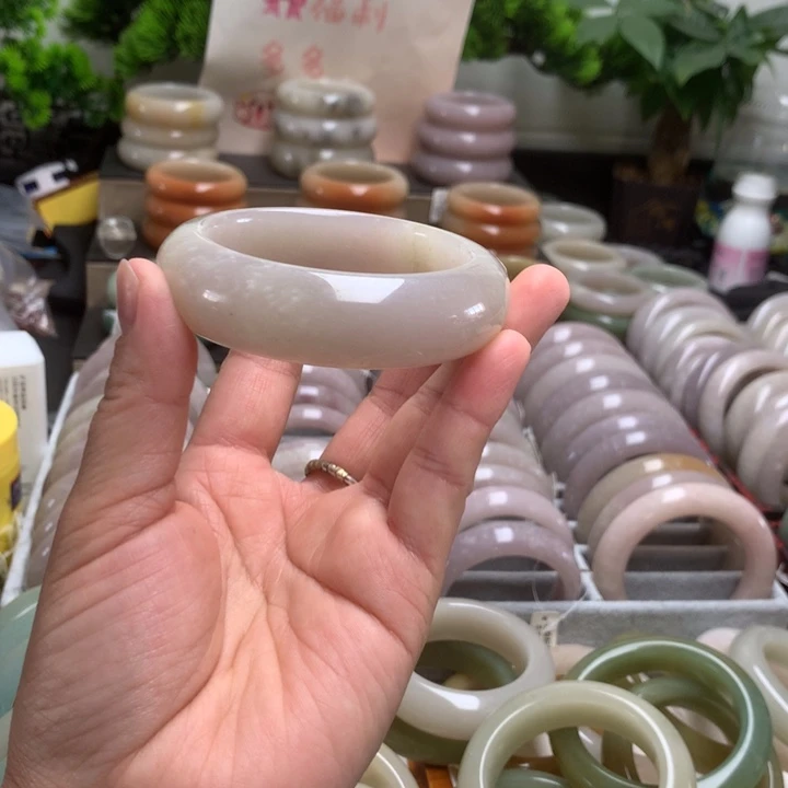 石英质玉未镶嵌手镯