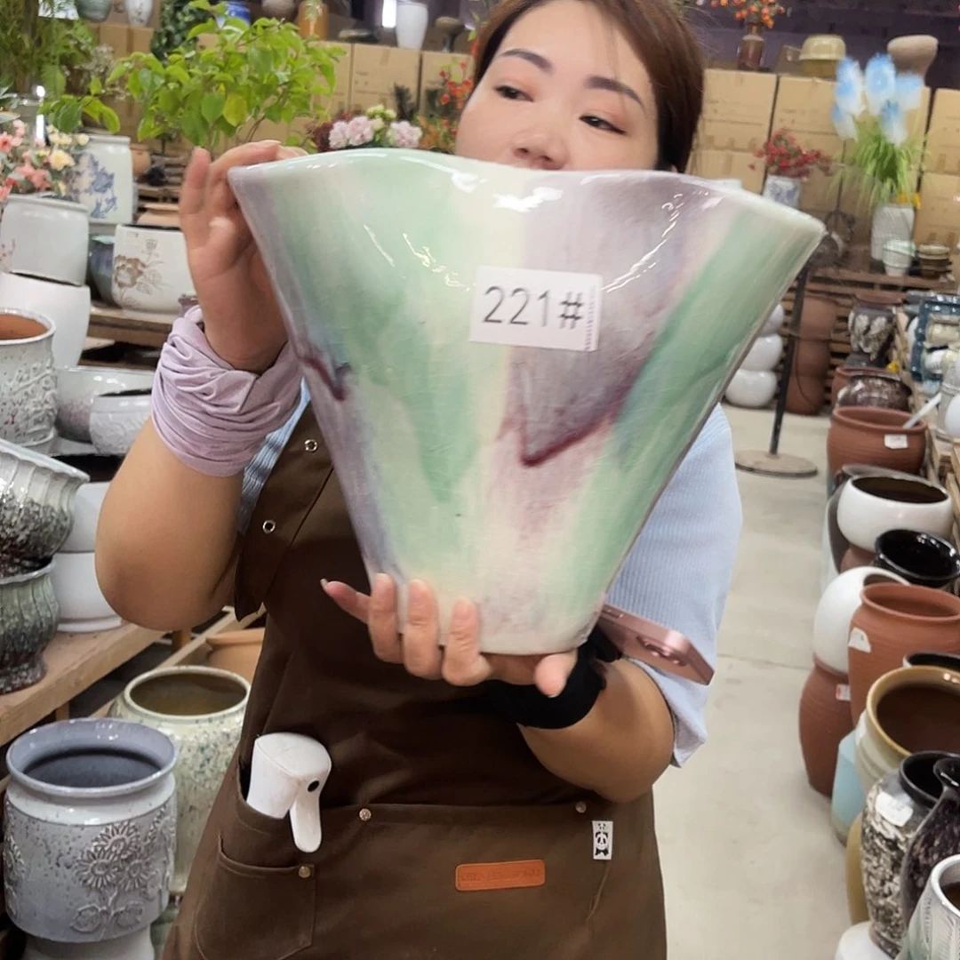 紫砂花盆高度26长33宽15厘米。221号