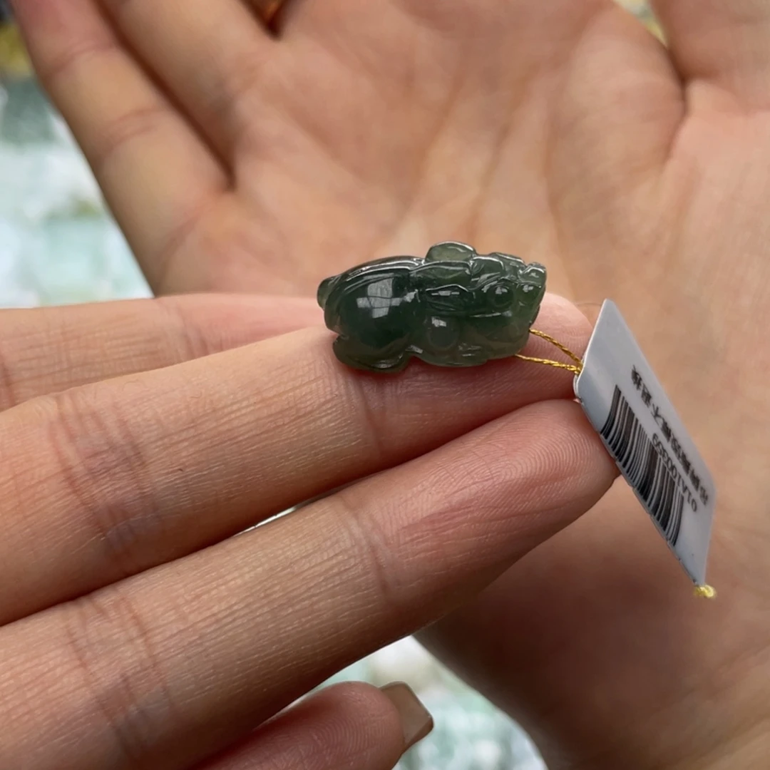 翡翠未镶嵌颈饰貔貅