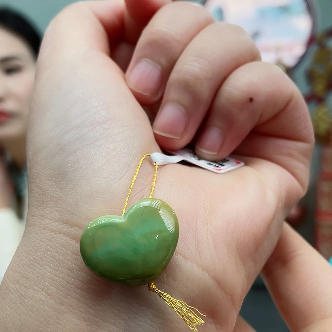 绿松石颈饰未镶嵌