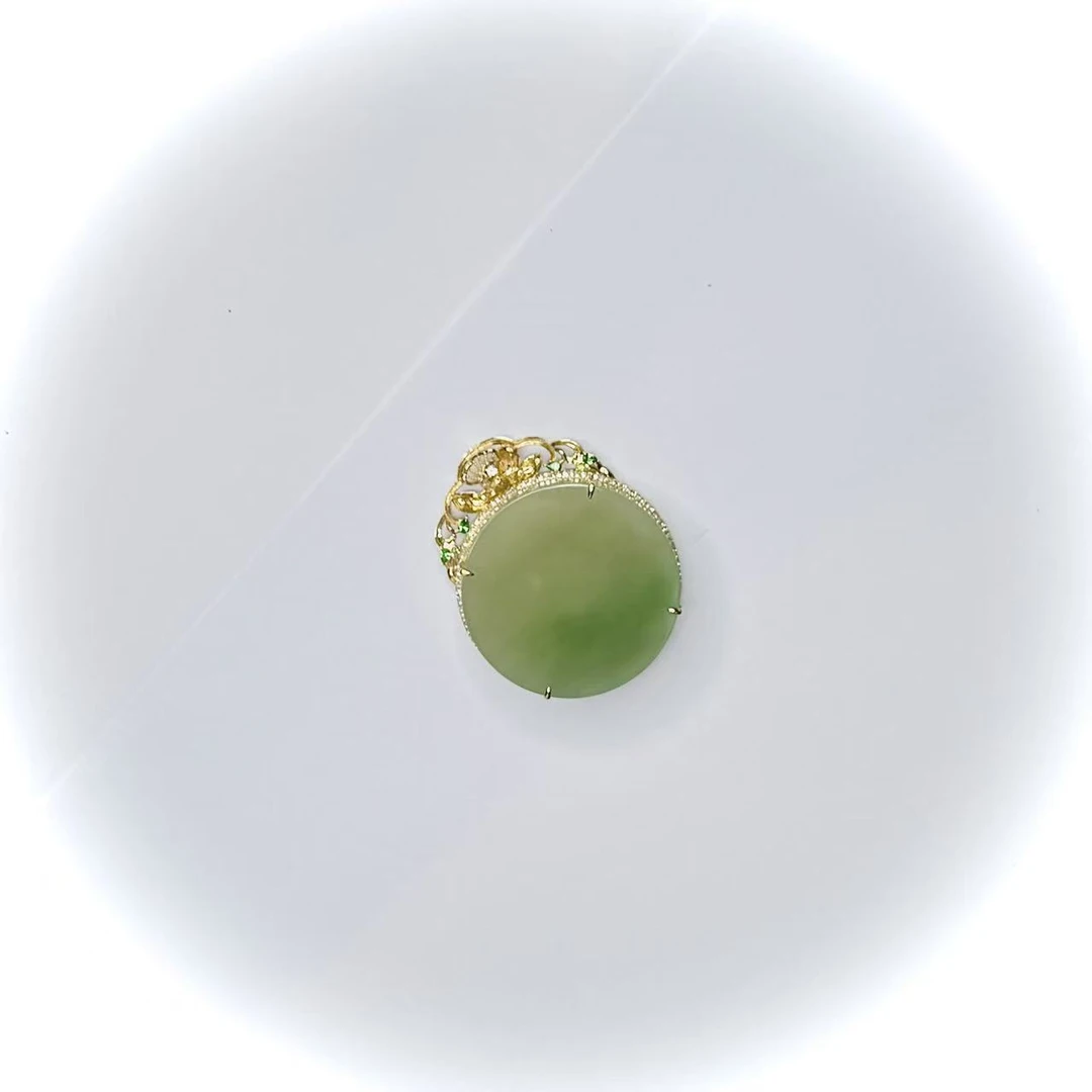 壹屿珠宝      1442591      18k金和田玉传承级无事牌吊坠