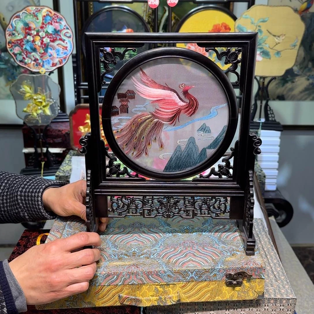 刺绣刺绣工艺精湛