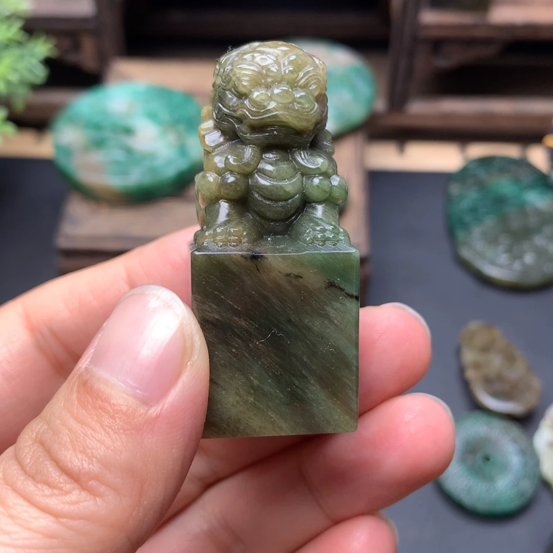 独山玉未镶嵌颈饰