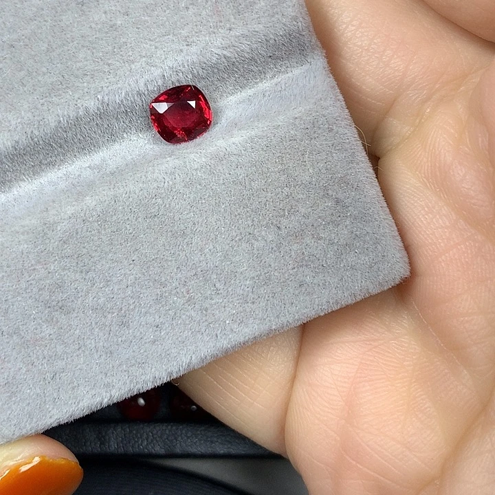 尖晶石裸石红色尖晶石