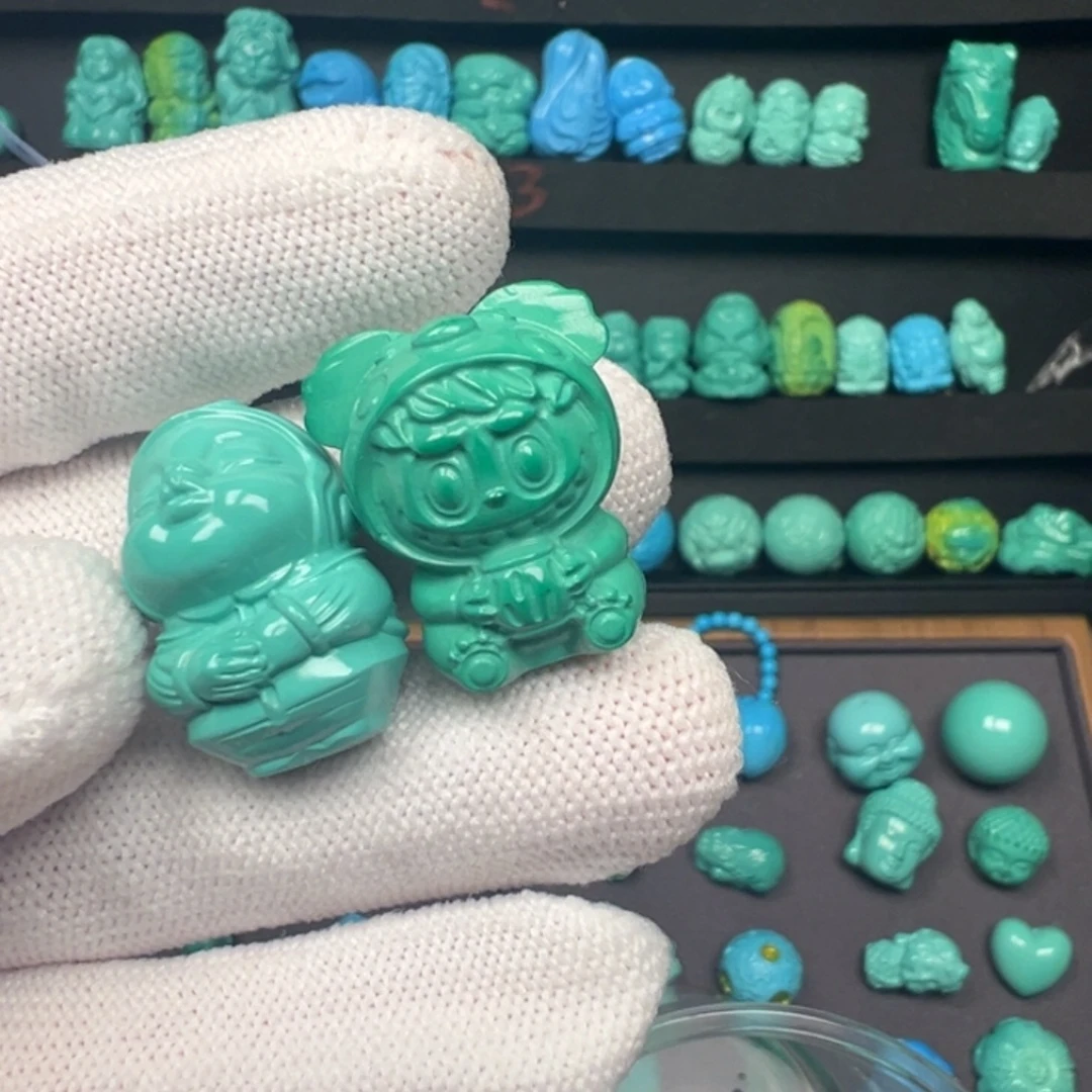 洛***天湖北原生态雕刻件