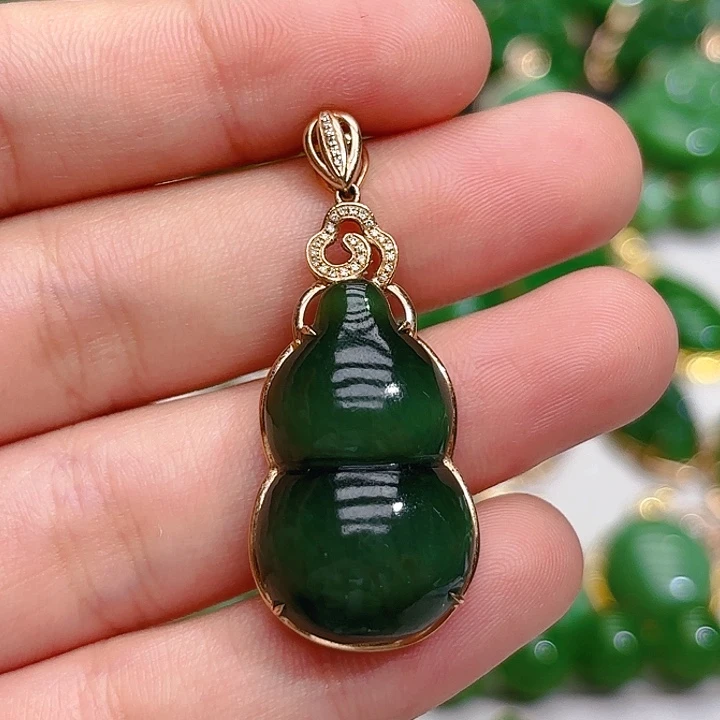 和田玉（碧玉）颈饰18K金镶嵌