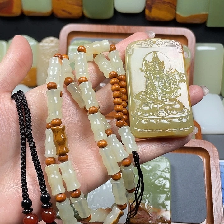 强***哥生肖牛虚空藏菩萨玉石吊坠