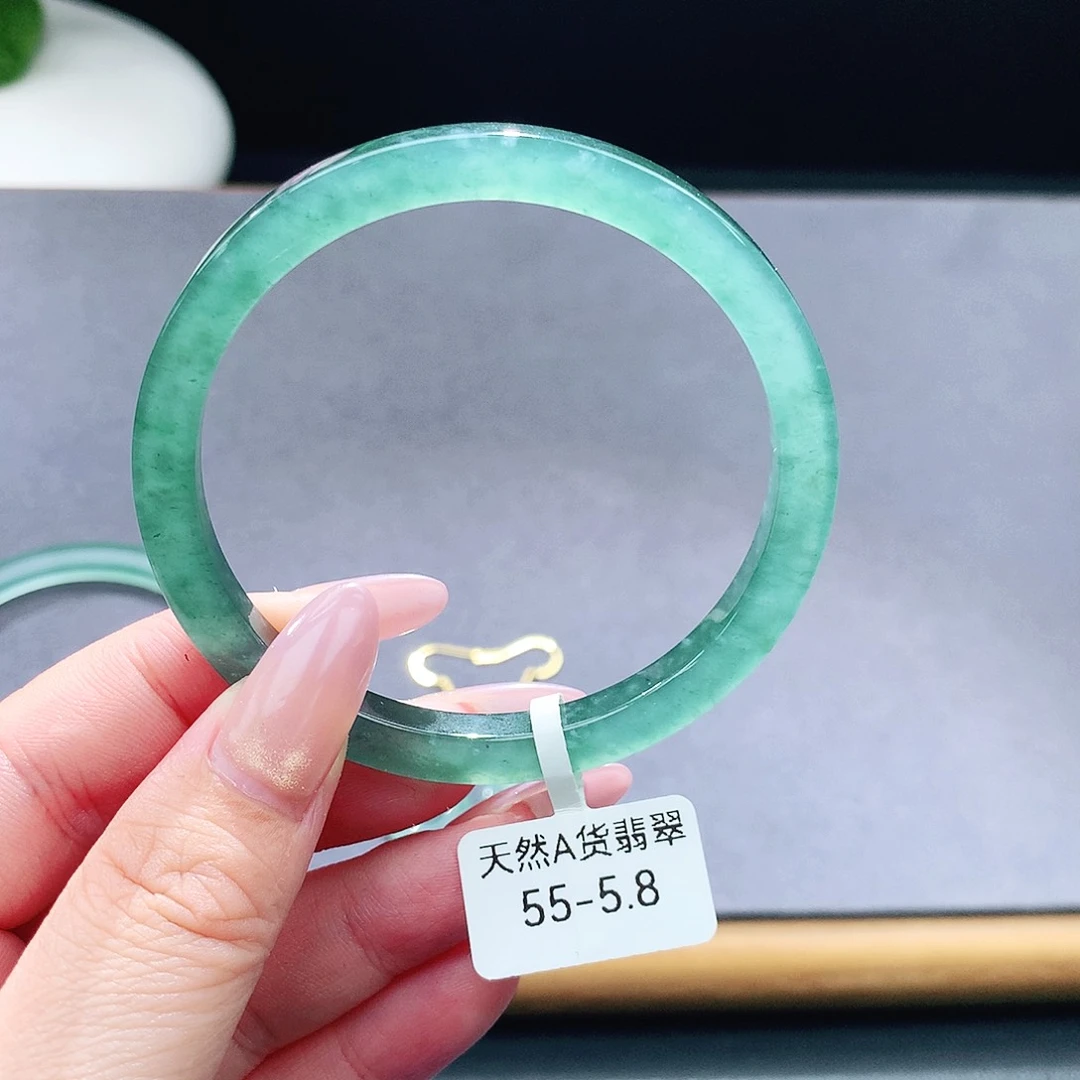 未镶嵌手镯（圆镯）翡翠