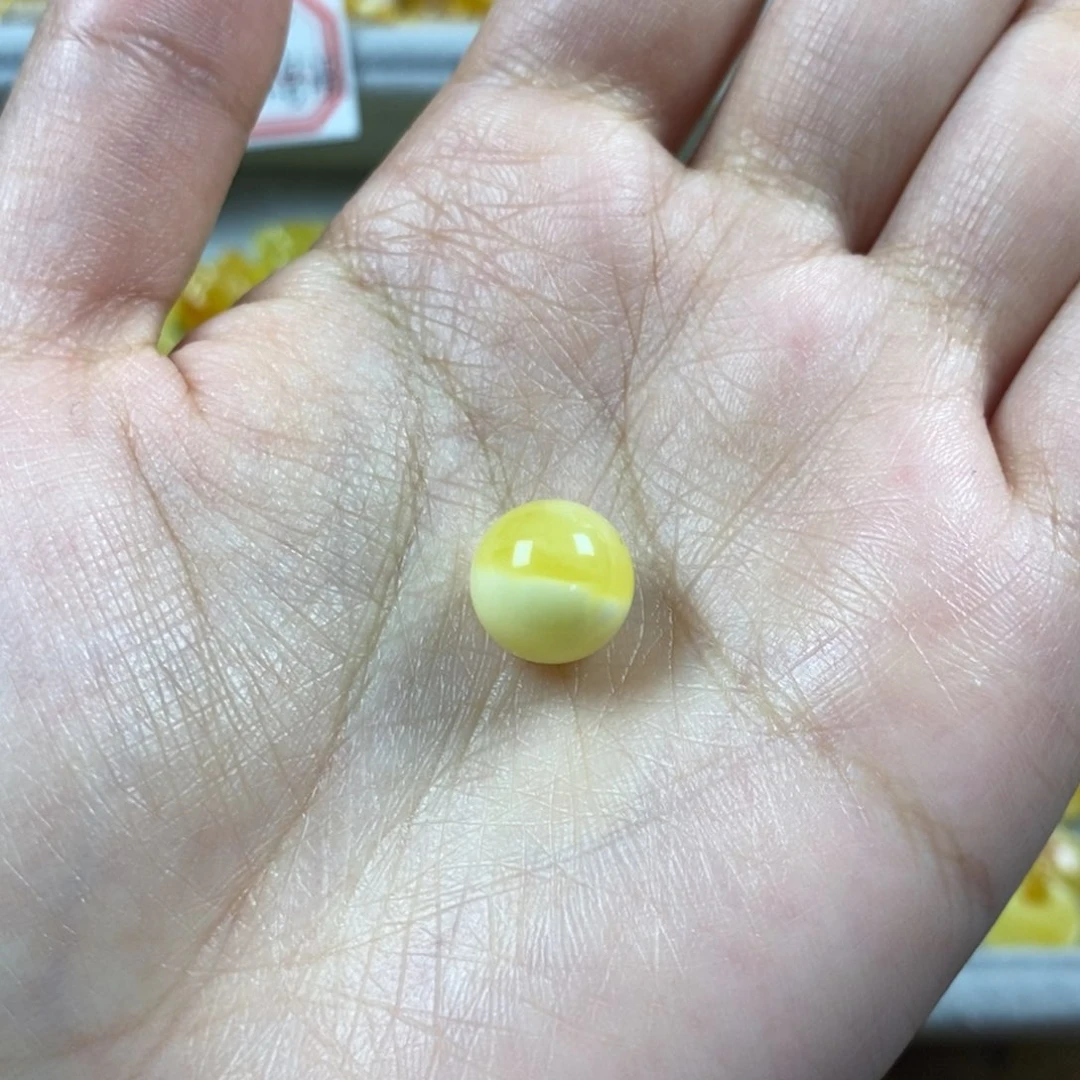 蜜蜡裸石未镶嵌圆珠