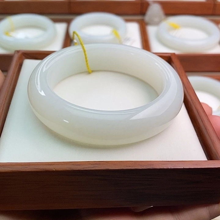 和田玉（白玉）手镯未镶嵌